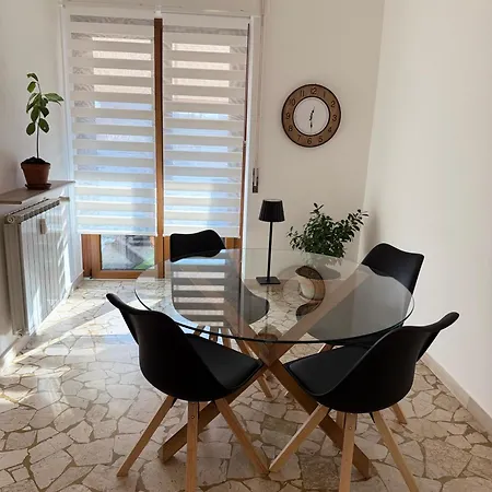 Cs Serravalle Outlet Apartamento *